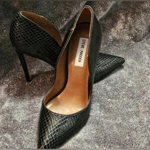 👠 Steve Madden Black Snakeskin Stilletos